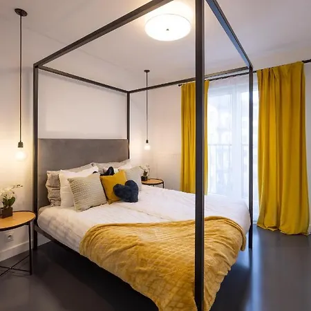 Stylish Apt - Free Parking - Fast Internet- King Bed - Close To Everything * Poznan