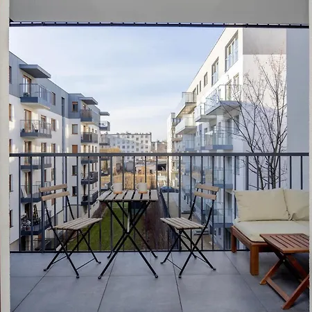 Stylish Apt - Free Parking - Fast Internet- King Bed - Close To Everything Apartment